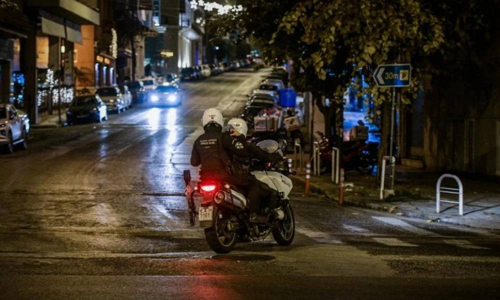 Επεισοδιακή καταδίωξη στο κέντρο της Αθήνα: Συνελήφθη 20χρονος που δεν σταμάτησε σε κανένα κόκκινο φανάρι